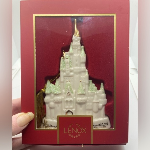 LENOX DISNEY Christmas Cinderella’s Castle Tree Ceramic Ornament Decoration NWT - Picture 1 of 3